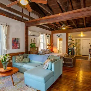 Stella Blue - 8 Apartment Savannah