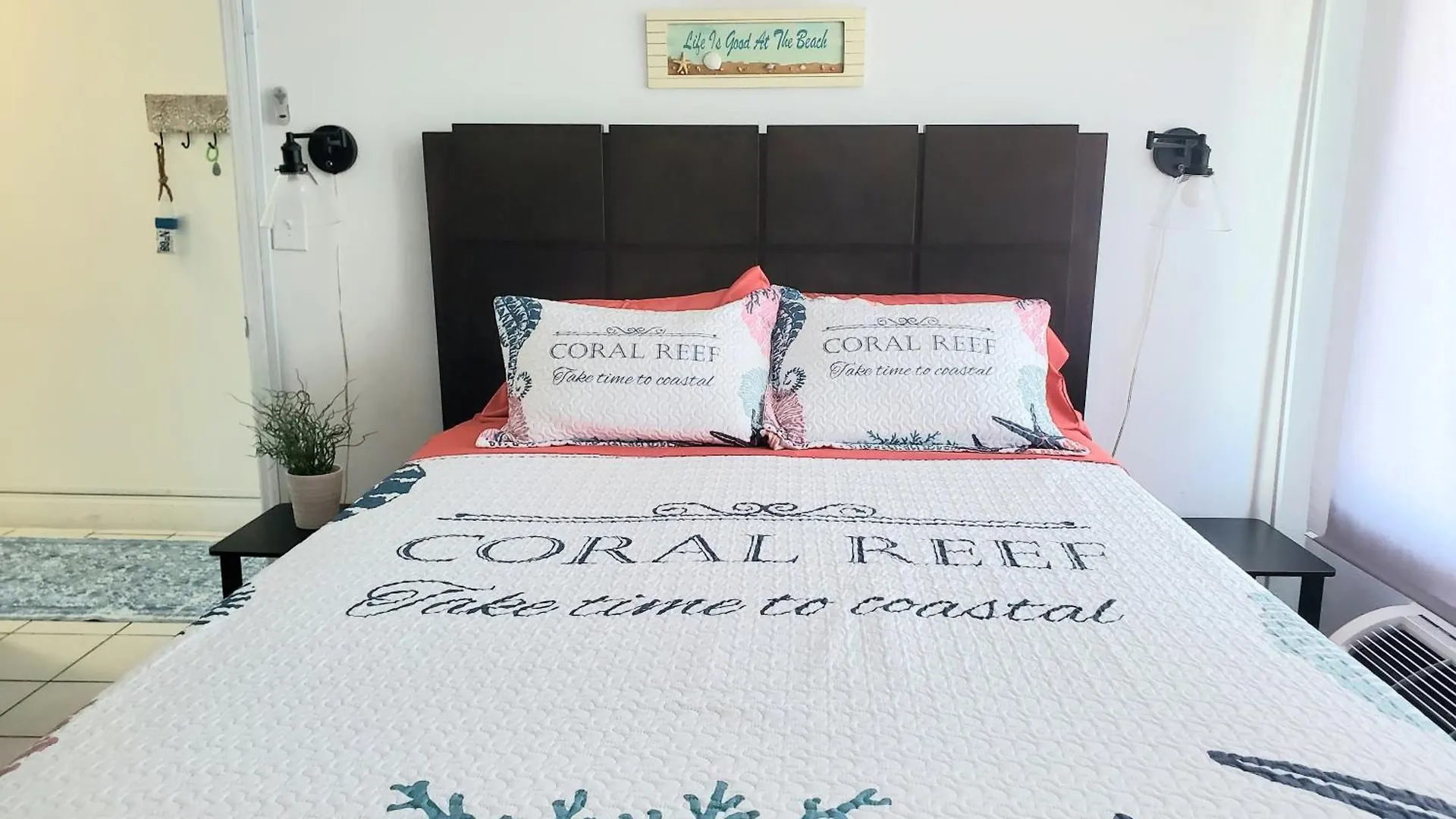 Beachside Bliss Ocean Views & Endless Fun Daytona Beach! Apartment